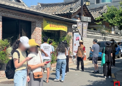 관광객 무작정 막으면 어쩌나…매출 1000만원 줄어든 북촌의 딜레마