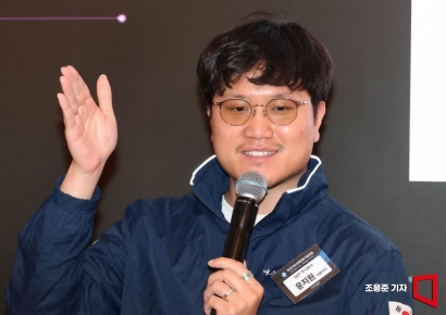 [포토] 양자컴 기술에 대해 전문가 대담하는 윤지원 대표