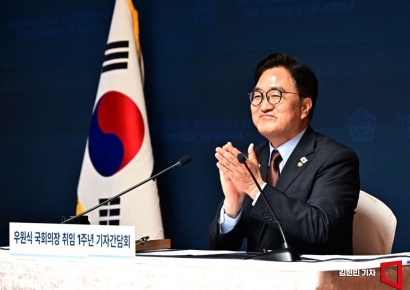 우원식 "지난 9월 尹보낸 생일카드 보고 깜짝 놀라…비상계엄 오래 준비한 듯"