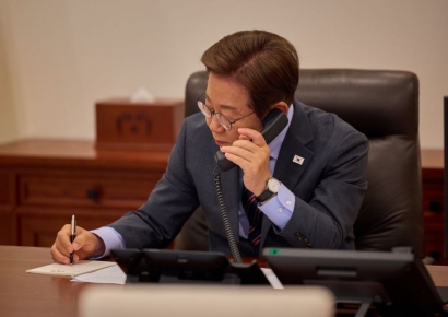 '대통령 시계 주세요' 요청 쇄도하자…대통령실, 디지털 기념품 만든다
