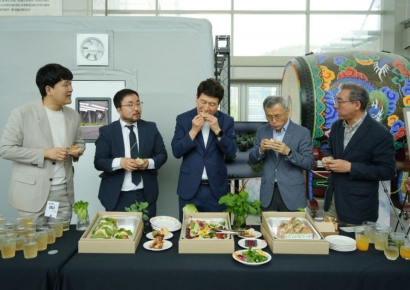 흙 없이 키운 채소, 맛은 어떨까?… 포항 에어팜 수확물 시식 행사 개최