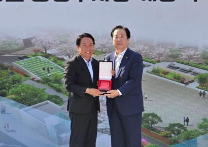 우오현 SM그룹 회장, 독립문 공영주차장 기여로 서대문구 감사패 수상