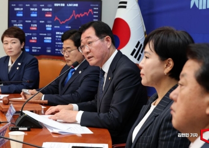 [포토] 민주당 중앙위 주재하는 민홍철 의장