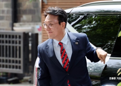 [포토] 김민석 총리 후보자 청문회 준비 사무실 출근