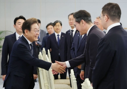 삼성, 李 회동 전 반도체 사장단회의 소집…재계 '선물보따리' 푸나