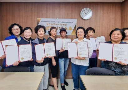경남정보대-신평사랑채노인복지관, 웰다잉 ‘황금빛 나의 오후’ 수료식 개최