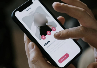 "키 작은 남성과 전쟁선포"…'키 필터링' 도입한 틴더에 찬반 가열