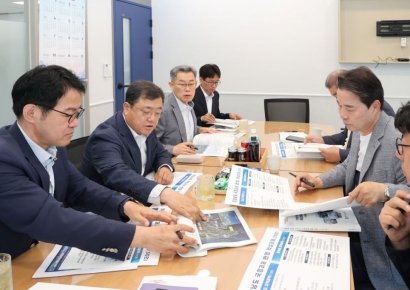 경남도, '핵심 현안 새 정부 국정과제 채택' 움직임 활발 … 민주당 도당에 건의서 전달