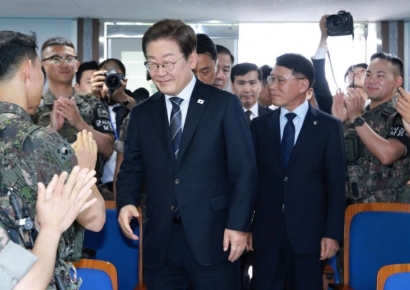 이재명 대통령 "중단된 남북 대화채널부터 신속히 복구"