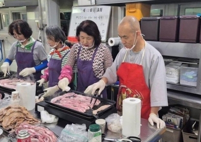 삼겹살 들고 수녀원 찾은 스님, 직접 굽기까지…무슨 사연?