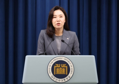 첫 순방 가는 李 대통령 내외, 캐나다 주지사 환영식 참석