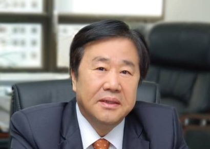입학생 전원에게 무조건 장학금…9억원 통 큰 기부한 우오현 회장