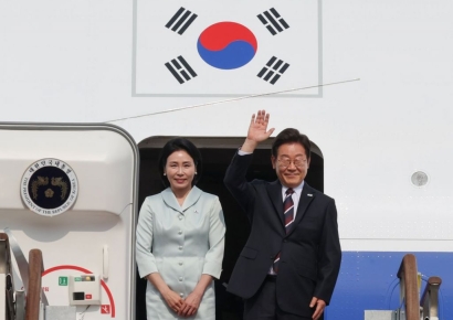 '공군 1호기' 탑승한 李 대통령…G7 참석 차 캐나다로 출국