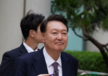 [속보]경찰 "尹 체포영장 신청 내란 특검과 협의 중"