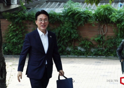 [포토] 출근하는 김민석 총리 후보자