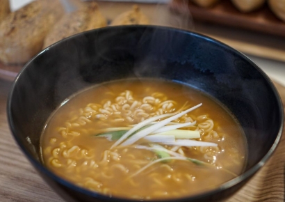 "라면스프만 넣으면 끝인데"…'마법의 가루' 맛 압축의 비밀[맛있는 이야기]