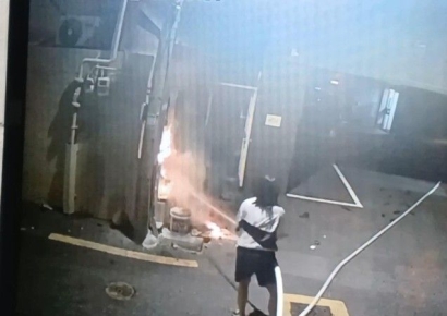 새벽 불난 현장 지나던 20대 여성 2명 소화전 이용 화재 진압