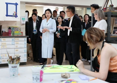 캐나다 장애인문화예술센터 방문한 김혜경 여사 "양국 협력 더욱 촉진되길 기대"