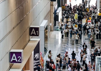 [포토] 2025 서울국제도서전 찾은 관람객들