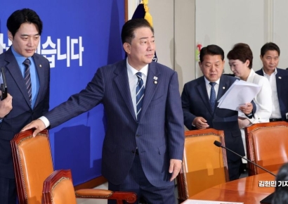 [포토] 최고위 참석하는 김병기 직무대행