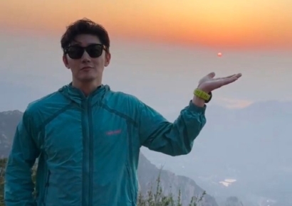 "13만원 주면 함께 등산"…일 끊기자 이색 알바 나선 中 배우