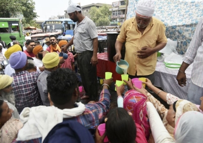인도 당국 "에어인디아 추락 사고 동일 기종에 중대 결함 없어"