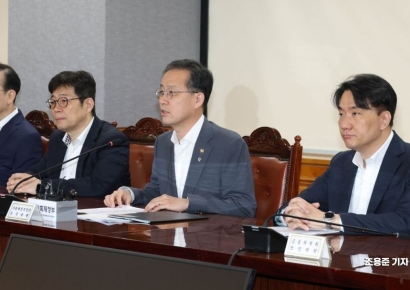 [포토] 거시경제금융회의 주재하는 이형일 기재부차관