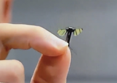 "몰래 따라와도 모르겠네"…모기만 한 '비행 로봇' 개발한 중국