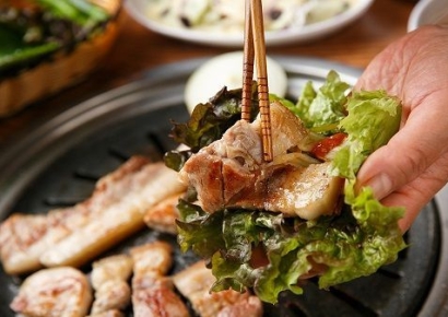 삼겹살 싸 먹던 '이것' 대장암 원인?…영국서 7년새 10배 증가