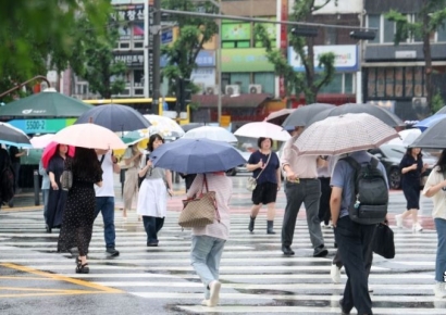 [포토] 장마철 출근길