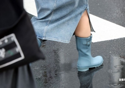 [포토] '장화가 어울리는 장마철'