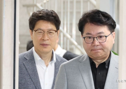 [포토] 검찰청 업무보고 참석하는 이한주 위원장