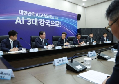 李대통령, 울산서 AI 간담회 "첨단기술산업 지방서도 가능, 각별한 의미"