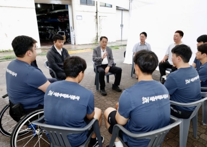 황상하 SH공사 사장, 호국 보훈 달 맞아 장애인 조정팀 방문