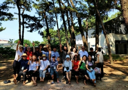 포항 ‘맨발걷기 40선’ 강좌 인기… 숲과 푸른 바다