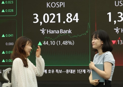 '박스피' 오명 벗은 코스피, 3년 반만에 다시 '3000 시대'