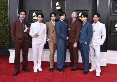 "기념비적 순간"…BTS 완전체 복귀에 외신도 뜨거운 관심