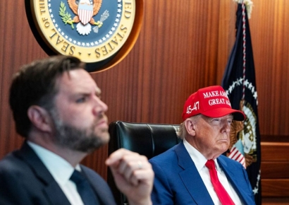 밴스 "이란 핵무기 개발 지연시켜…호르무즈 봉쇄는 자살행위"