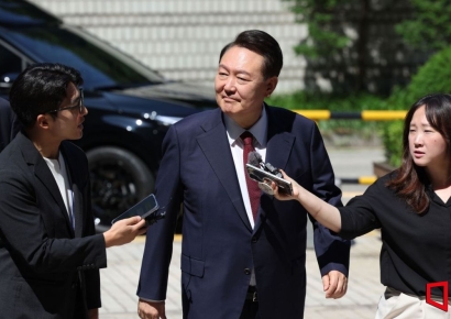 [포토] 윤석열 첫 내란특검 재판 출석…또 묵묵부답