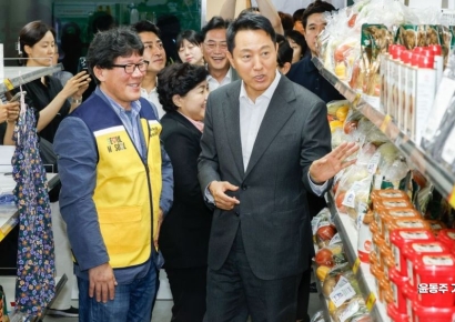 [포토] 쪽방촌 온기창고 둘려보는 오세훈 시장