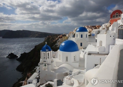 "관광객 너무 많아, 1인당 3만원씩 내세요"…관광세 도입한 산토리니