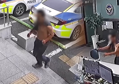 "바지도 벗어볼까"…제 발로 지구대 들어온 남성, 집에 못가게 된 사연
