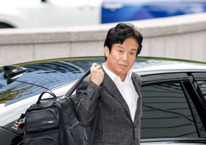 [포토] 첫 출근 나선 김영훈 고용노동부 장관 후보자