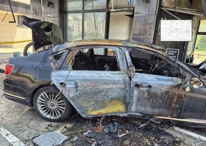 전 여자친구 가게 들이받은 60대 남성, 경찰 대치 중 투신