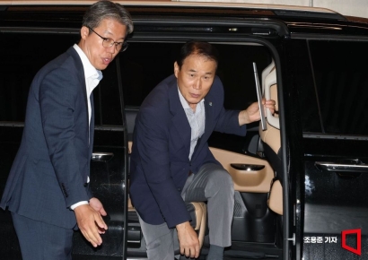 [포토] 첫 출근하는 권오을 국가보훈부장관 후보자