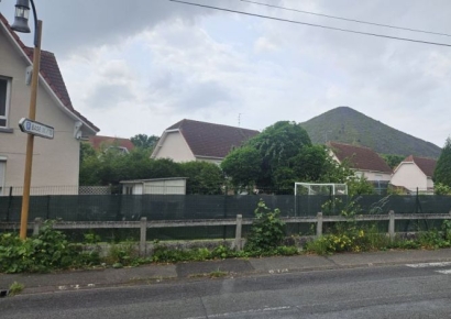 "시커먼 박하사탕 나도 살래"…'핫플'된 거대한 폐석 더미는 운동화 닳도록 뛰는 '트래킹 명소'② 