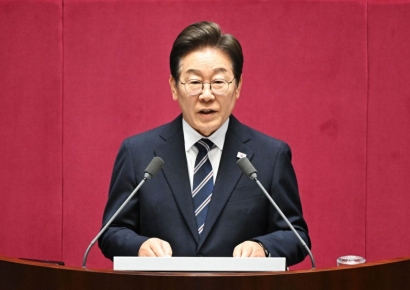 李대통령 첫 국회 시정연설 "긴축 고집은 무책임, 경제 뛰도록 정부 나설 때"