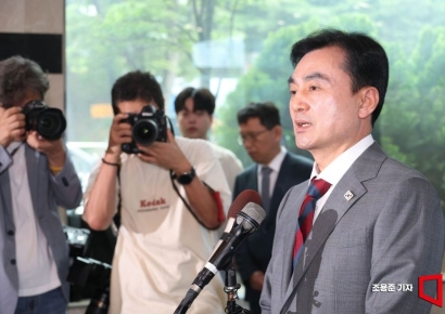 [포토] 답하는 안규백 국방부장관 후보자