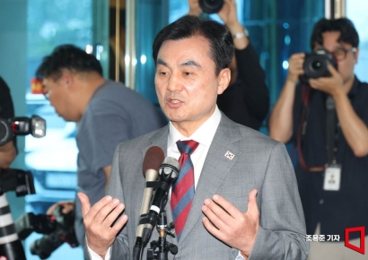 [포토] 답변하는 안규백 국방부장관 후보자