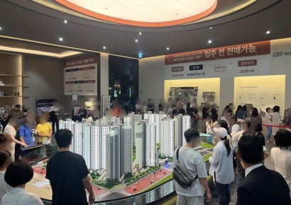 KCC건설, ‘오퍼스 한강 스위첸’ 견본주택 성황리 오픈…방문객 ‘북적’